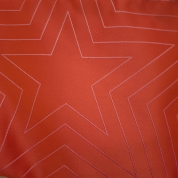 Clinique Red Star-Print Satin Cosmetics Makeup Bag NWOT - Picture 3 of 6
